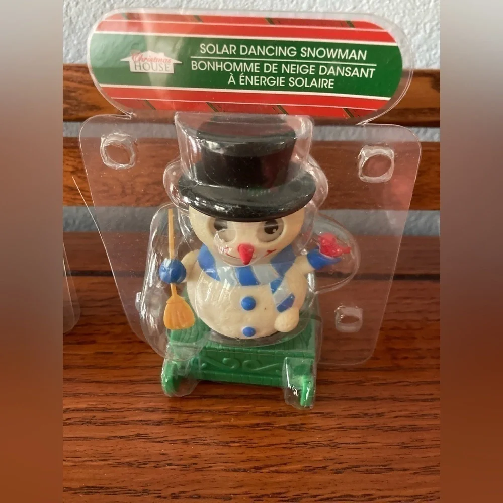 5 Holiday Themed Solar Powered Dancing Bobblehead